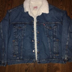 Vintage Levi’s Sherpa denim jean jacket men’s xl
